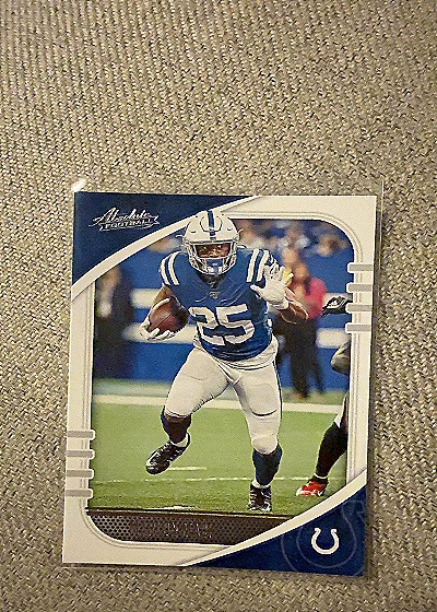 2020 Panini Absolute #39 Marlon Mack — front