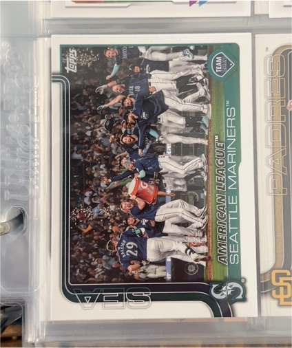 2025 Topps #96 Seattle Mariners Team Card — front