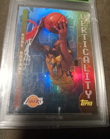 2002-03 Topps Verticality #V5 Kobe Bryant — front
