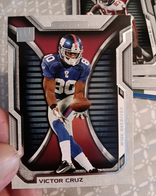 2012 Topps Strata Victor Cruz — front