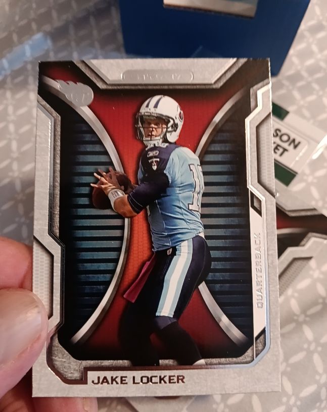 2012 Topps Strata #34 Jake Locker — front