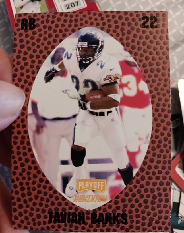 1998 Playoff Momentum #22 Tavian Banks — front