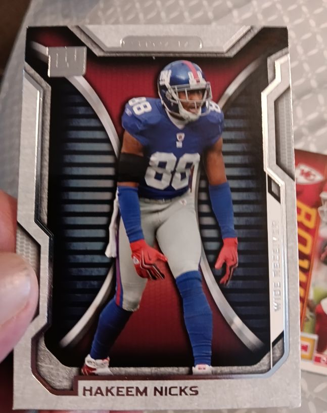 2012 Topps Strata #17 Hakeem Nicks — front