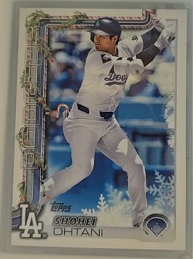 2025 Topps Holiday #H200 Shohei Ohtani — front