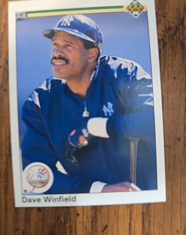 1990 Upper Deck #337 Dave Winfield — front