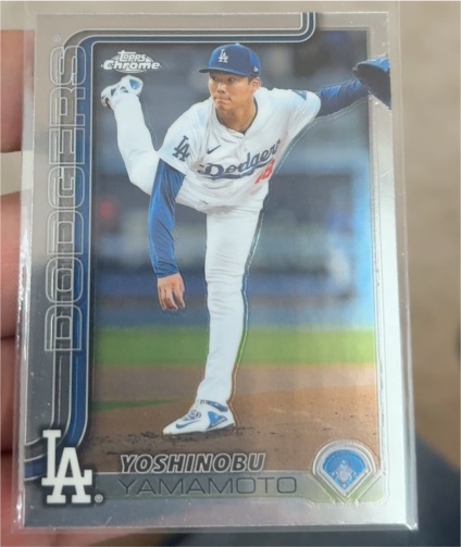 2025 Topps Chrome #179 Yoshinobu Yamamoto — front