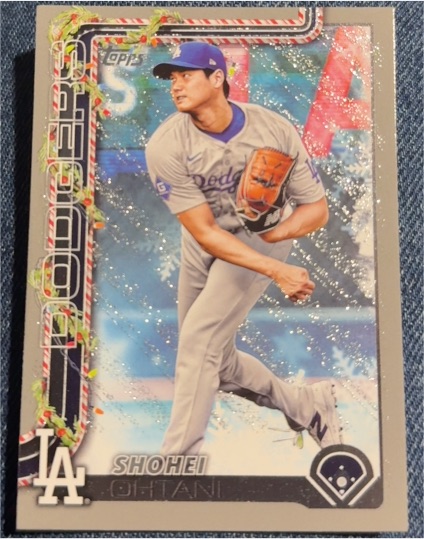 2025 Topps Holiday #H1 Shohei Ohtani — front