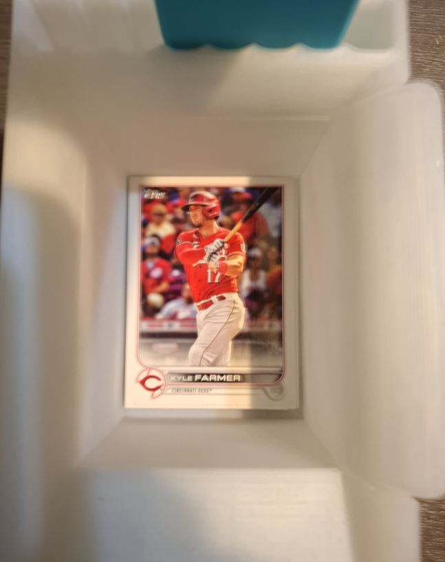 2023 Topps #17 Kyle Farmer — front
