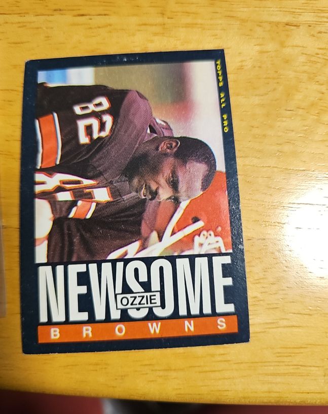 1985 Topps Football #232 Ozzie Newsome — front