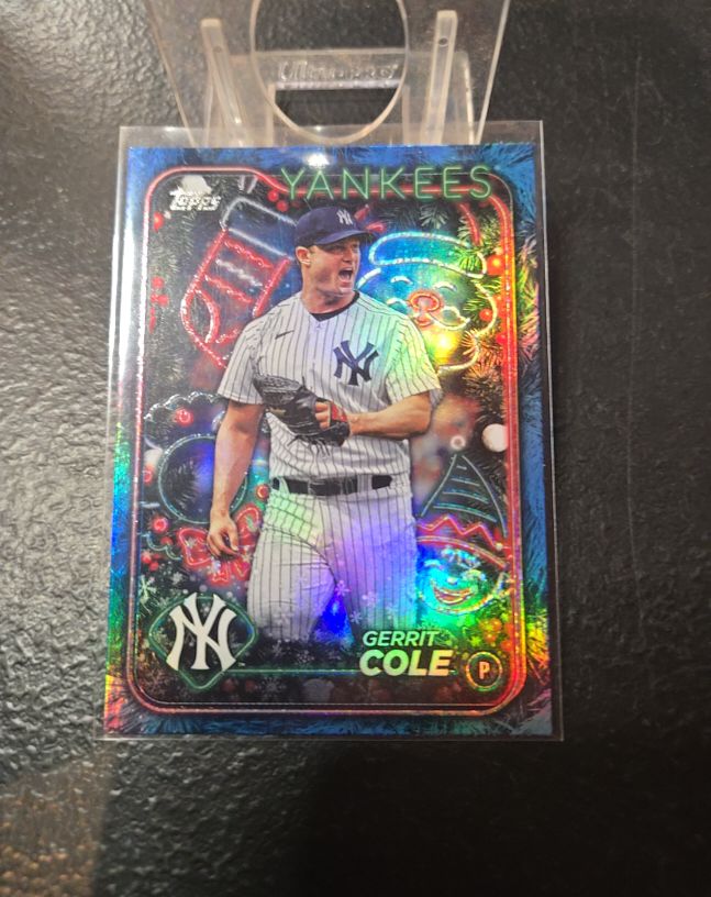 2024 Topps Holiday #H12 Gerrit Cole — front