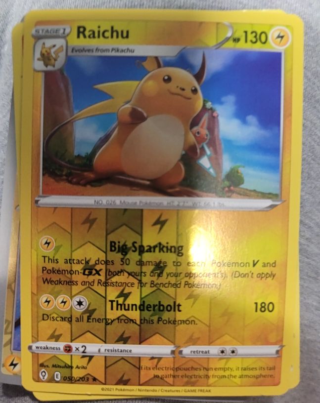 2021 Pokémon TCG Sword & Shield Evolving Skies #050 Raichu — front