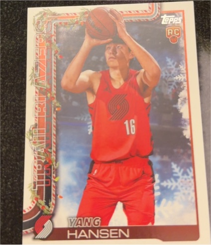 2025-26 Topps Holiday #H176 Yang Hansen Rookie — front