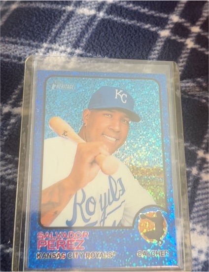 2022 Topps Heritage Chrome Blue Sparkle #267 Salvador Perez — front