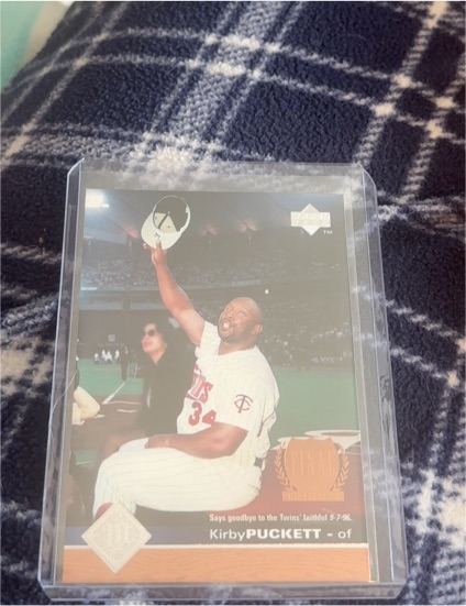 1997 Upper Deck #415 Kirby Puckett — front