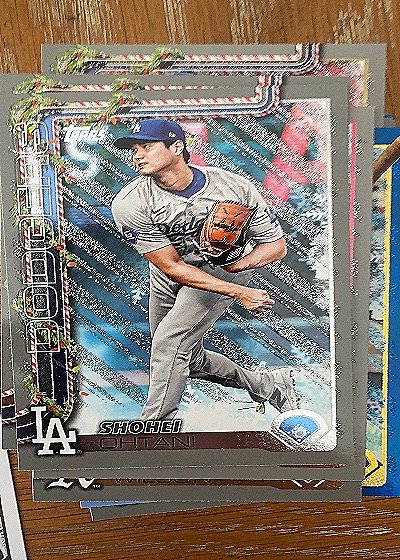 2025 Topps Holiday #H1 Shohei Ohtani — front