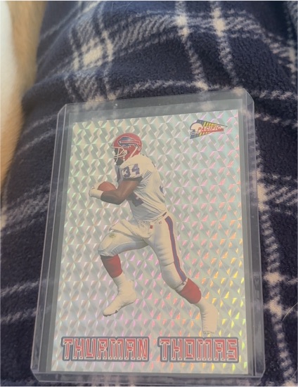 1993 Pacific Circular Prism #19 Thurman Thomas — front