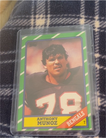 1986 Topps #261 Anthony Munoz — front