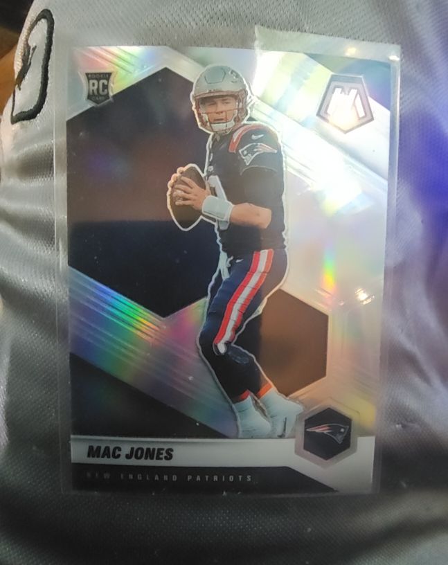 2021 Panini Mosaic #306 Mac Jones Rookie Card — front