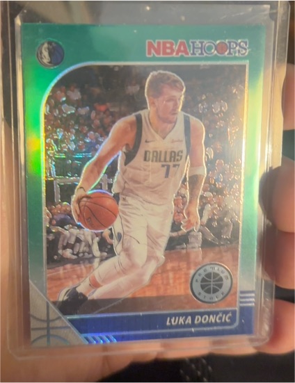 2019-20 Panini NBA Hoops Premium Stock #39 Luka Dončić — front