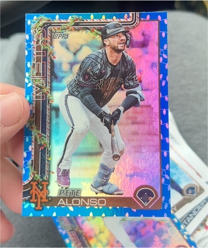 2025 Topps Holiday #H34 Pete Alonso — front