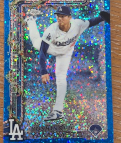 2025 Topps Holiday #H159 Yoshinobu Yamamoto — front