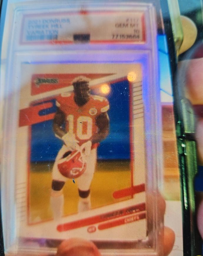 2021 Donruss Tyreek Hill Variation #EM1 — front