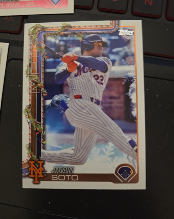 2025 Topps Holiday #H150 Juan Soto — front