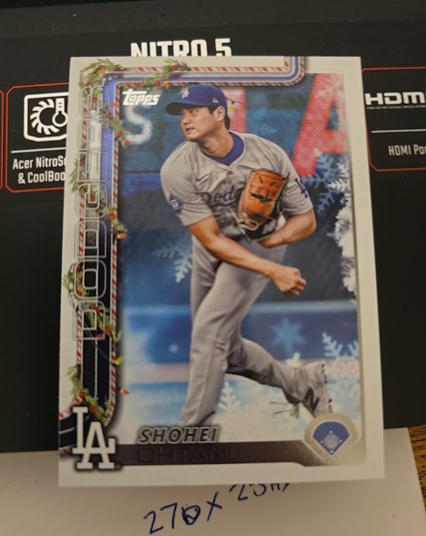 2025 Topps Holiday #H1 Shohei Ohtani — front