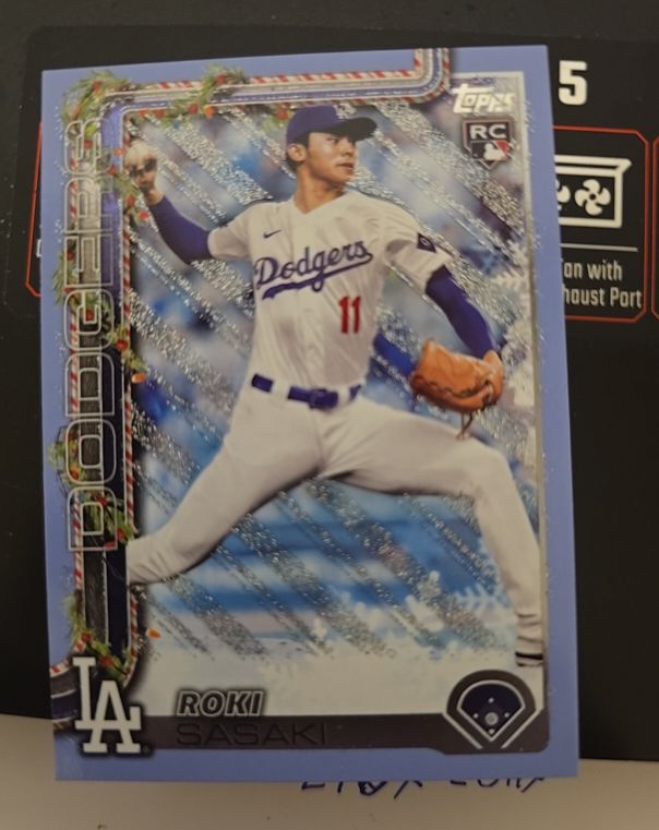 2025 Topps Holiday #H23 Roki Sasaki — front