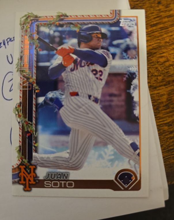 2025 Topps Holiday #H150 Juan Soto — front