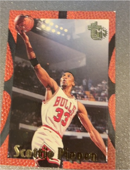 1994-95 Topps Embossed #16 Scottie Pippen — front