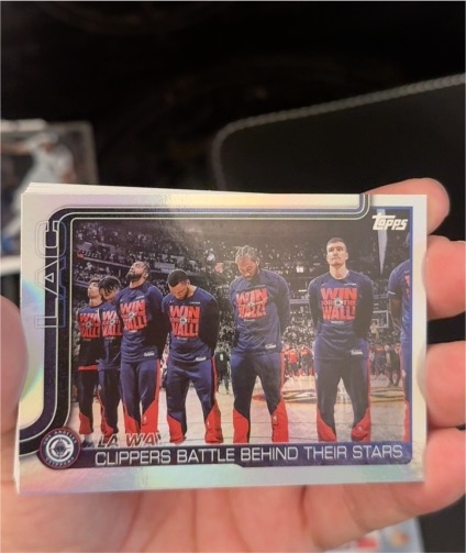 2025-26 Topps #292 LA Way: Clippers Battle Behind Their Stars — front