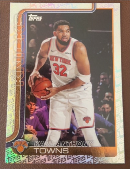 2025-26 Topps #19 Karl-Anthony Towns — front