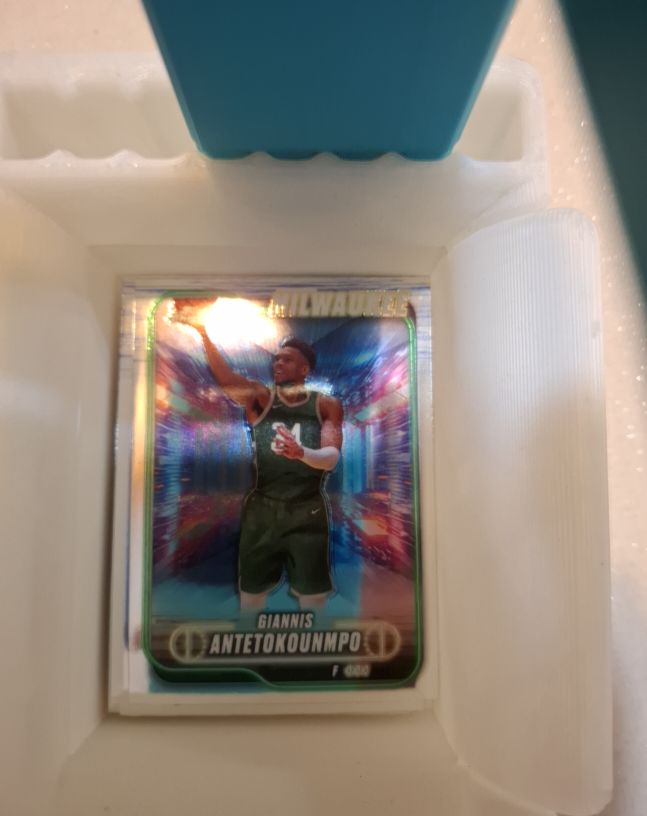 2024-25 Topps Chrome #41 Giannis Antetokounmpo Green Refractor — front