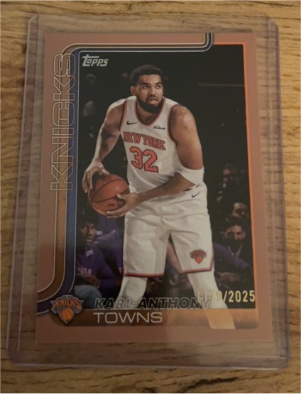 2025-26 Topps Basketball #19 Karl-Anthony Towns — front