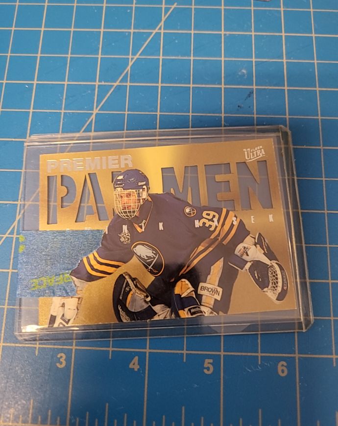 1995-96 Fleer Ultra Premier Pad Men #5 Dominik Hasek — front