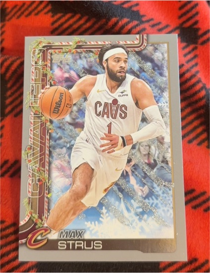 2025-26 Topps Holiday #H67 Max Strus — front