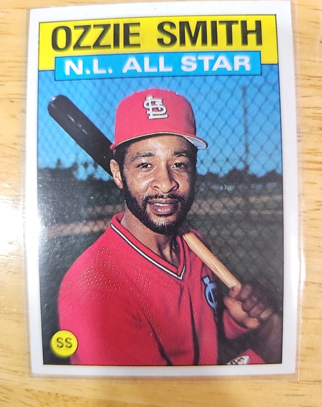 1986 Topps #704 Ozzie Smith — front