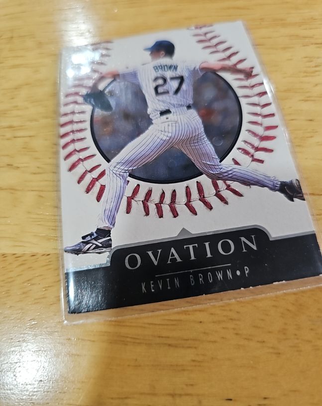 1999 Upper Deck Ovation #27 Kevin Brown — front