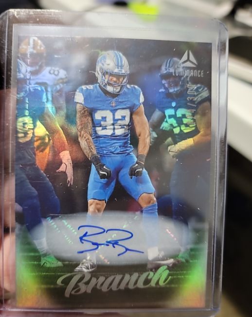 2025 Panini Luminance #32 Jameson Williams — front