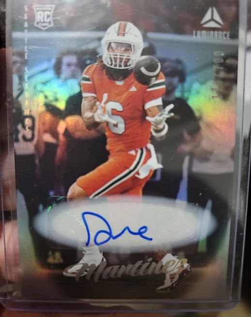 2025 Panini Luminance #119 Damien Martinez Gold Auto RC #/100 — front