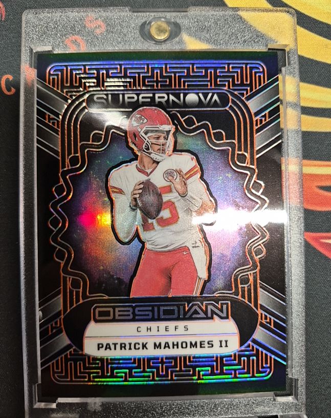 2023 Panini Obsidian Supernova Patrick Mahomes II — front