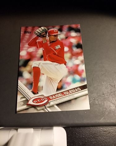 2017 Topps #185 Raisel Iglesias — front