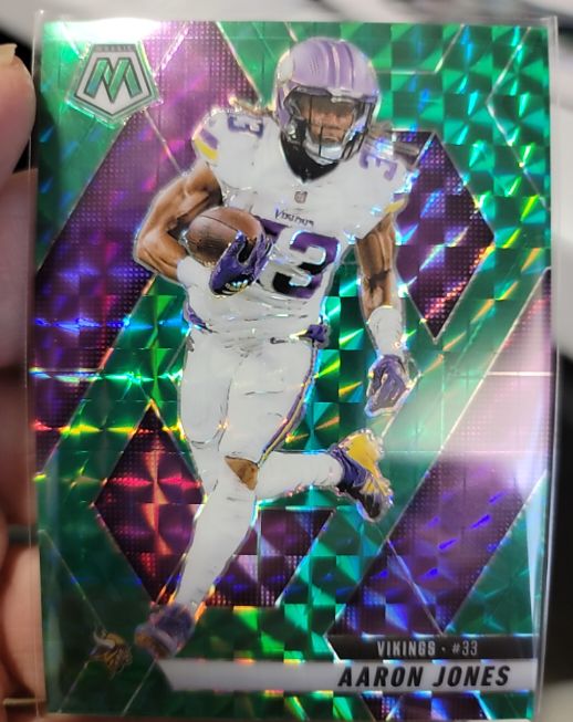 2025 Panini Mosaic #33 Aaron Jones — front