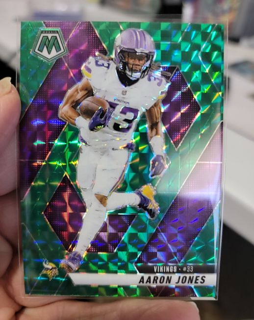 2024 Panini Mosaic #33 Aaron Jones — front