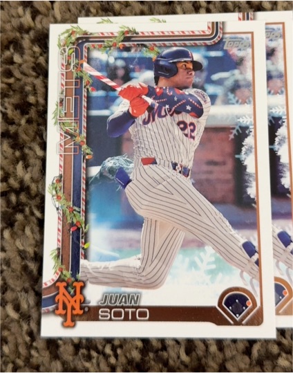 2025 Topps Holiday #H150 Juan Soto — front
