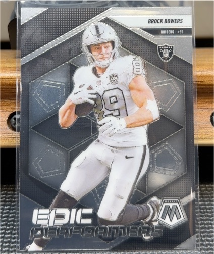 2025 Panini Mosaic #4 Brock Bowers Epic Performers — front