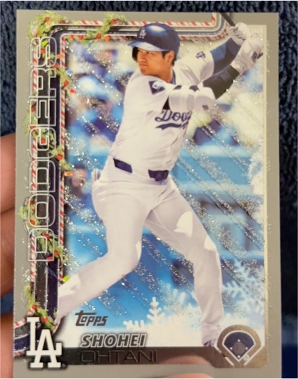 2025 Topps Holiday #H200 Shohei Ohtani — front