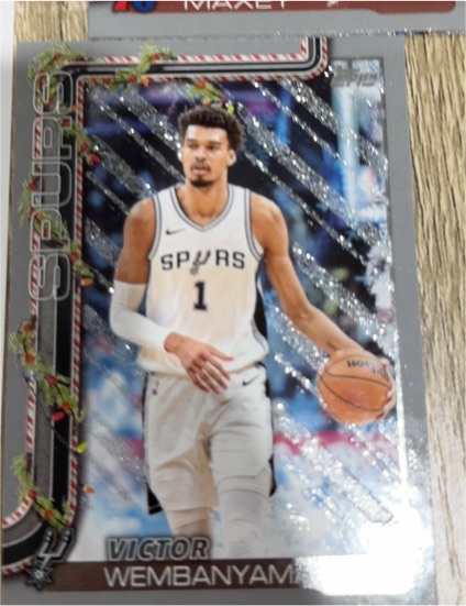 2025-26 Topps Holiday #H156 Victor Wembanyama — front
