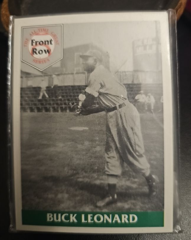 1992 Front Row #5 Buck Leonard — front